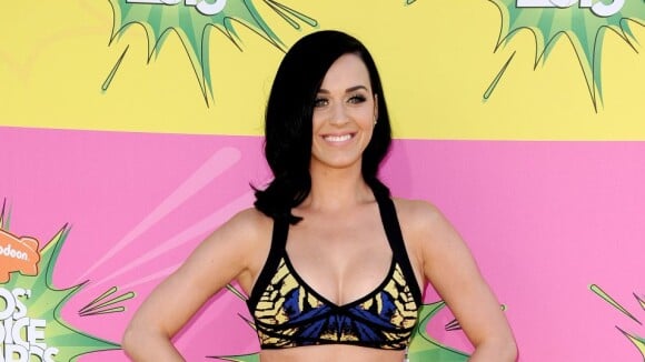 Katy Perry : double dose de soutifs pour soutenir ses seins ?