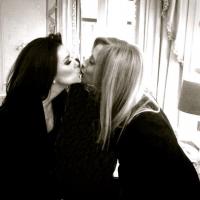 Eva Longoria et Lara Fabian : leur baiser ? Un fake !