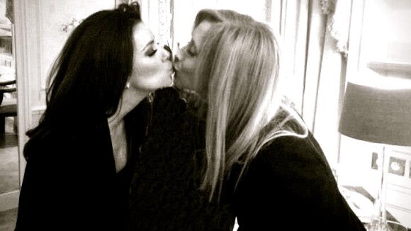Eva Longoria et Lara Fabian : leur baiser ? Un fake !