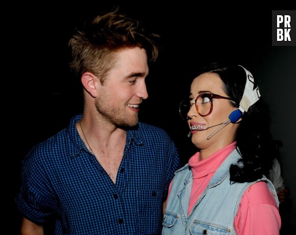 Katy Perry et Robert Pattinson, très complices en coulisse des Teen's Choice Awards en 2010 déjà