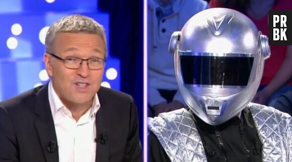 Un des Daft Punk face à Laurent Ruquier sur le plateau de "On n'est pas couché"