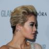 Rita Ora en robe grise Marchiesa aux Glamour Women of The Year Awards 2013