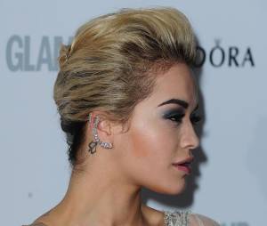 Rita Ora en robe grise Marchiesa aux Glamour Women of The Year Awards 2013