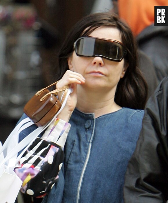 Björk aime les accessoires barrés