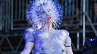 Björk : plus dingue que Lady Gaga ? Elle se déguise en oursin