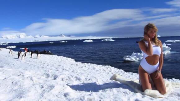 Kate Upton ultra hot dans le making-of du photoshoot Sports Illustrated en Antarctique