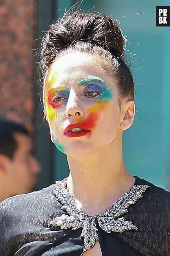 Lady Gaga : un maquillage improbable pour la sortie du single 'Applause'