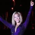Beyoncé : coupe au carré sur la scène du V Festival, le 17 août 2013