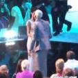Rihanna et Chris Brown échangent un baiser lors des MTV Video Music Awards 2012.