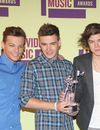 Louis Tomlinson et les One Direction pendant la cérémonie des MTV Video Music Awards 2012