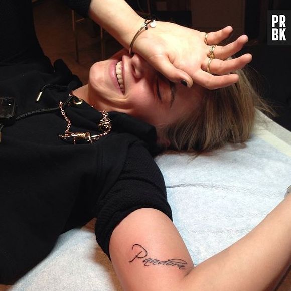 Rita Ora et Cara Delevingne : inséparables même chez le tatoueur