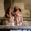 Adriana Lima et Karlie Kloss en shooting pour Victoria's Secret, le 18 septembre 2013 à Paris