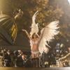 Karlie Kloss sexy pour Victoria's Secret, le 18 septembre 2013 à Paris