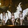 Adriana Lima, Karlie Kloss et Lily Aldridge prennent la pose pour Victoria's Secret, le 18 septembre 2013 à Paris