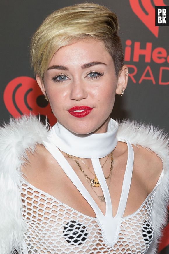 Miley Cyrus : en larmes sur scène à l'iHeart Radio Music Festival samedi 21 septembre