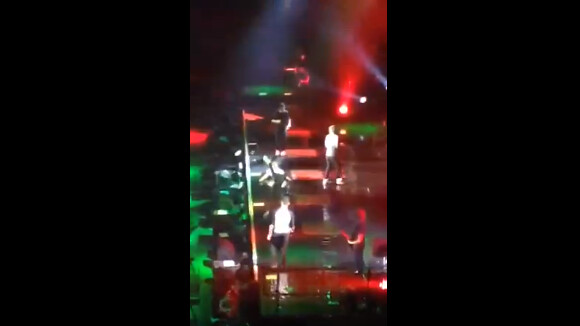 Louis Tomlinson : grosse chute en plein concert des One Direction