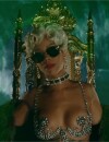 Rihanna dans le clip de Pour it Up