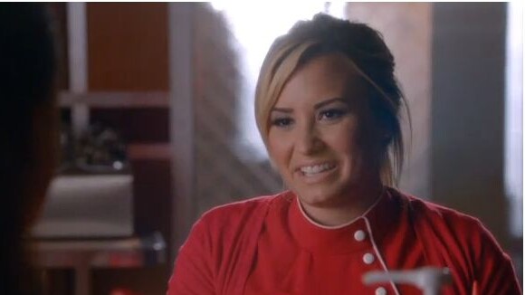 Glee saison 5, épisode 2 : Demi Lovato face à Santana dans un extrait