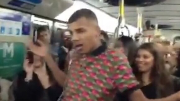 Stromae encore "ivre" : une prestation Formidable dans le métro de Montréal