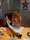 Touche pas à mon poste : les chroniqueurs toucheraient 400 euros par émission.