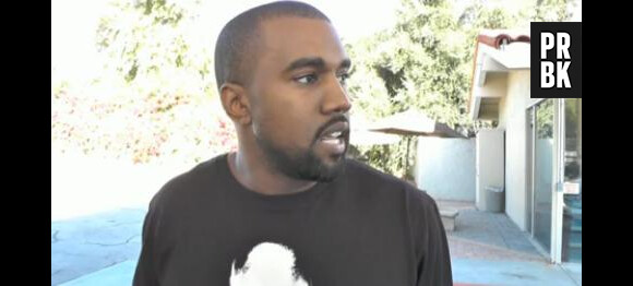Kanye West s'explique avec les paparazzi à Los Angeles.