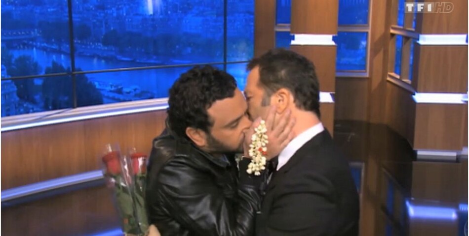 Cyril Hanouna et Arthur s&#039;embrassent sur TF1, vendredi 18 octobre 2013