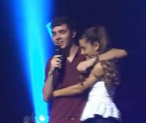 The Wanted invite Ariana Grande sur scène le vendredi 18 octobre au Club Nokia de Los Angeles