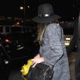 Lea Michele avec une bague de fiançailles à l'aéroport de Los Angeles le 21 octobre 2013