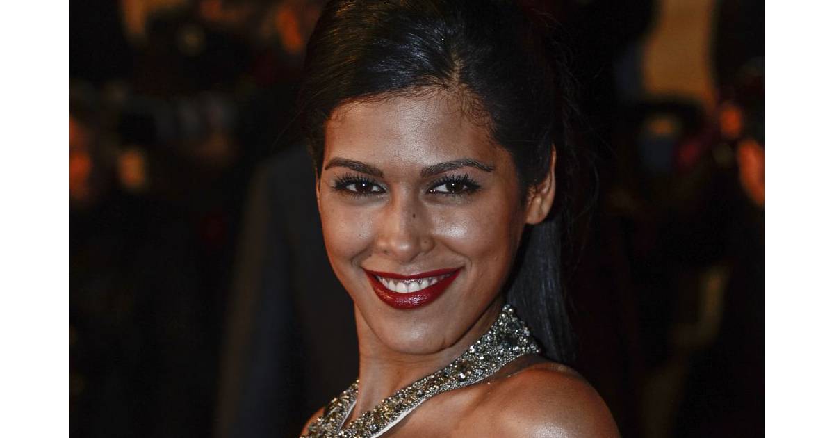 Ayem Nour : la présentatrice du Mag de NRJ 12 est en couple - Purebreak