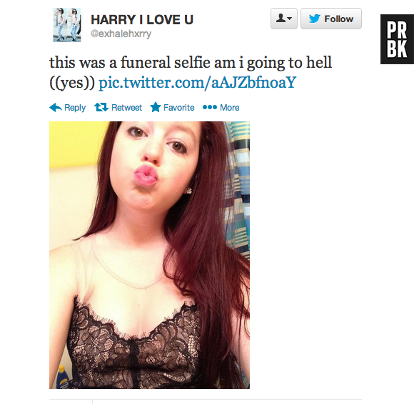 "Selfies at funerals" : le tumblr des auto-portraits aux enterrements