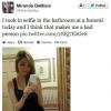 "Selfies at funerals" : le tumblr des auto-portraits aux enterrements