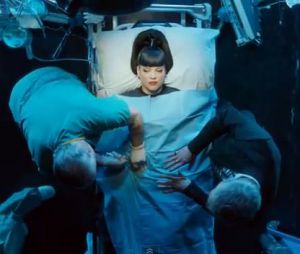 Lily Allen : le clip de Hard Out Here s'en prend à Miley Cyrus, Rihanna, Britney Spears ou encore Robin Thicke
