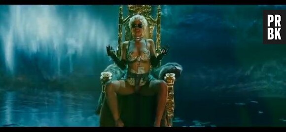 Lily Allen : clin d'oeil à Rihanna et le clip de Pour It Up dans son clip de Hard Out Here