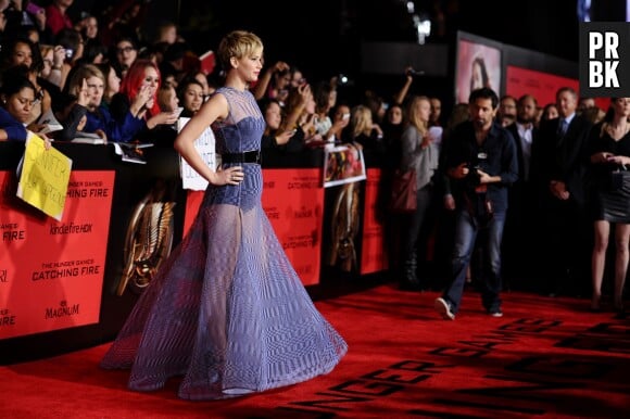 Jennifer Lawrence fait sensation à l'avant-première d'Hunger Games l'embrasement à Los Angeles le 18 novembre 2013