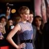 Jennifer Lawrence joue la transparence à l'avant-première d'Hunger Games l'embrasement à Los Angeles le 18 novembre 2013