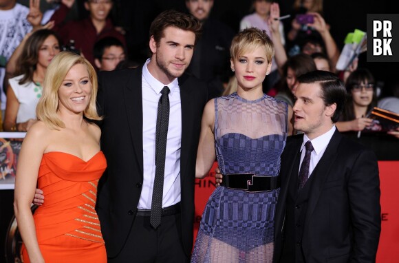 Elizabeth Banks, Liam Hemsworth, Jennifer Lawrence et Josh Hutcherson à l'avant-première d'Hunger Games l'embrasement à Los Angeles le 18 novembre 2013