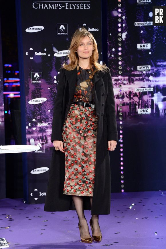 Laetitia Casta illumine les Champs-Elysées, le 21 novembre 2013 à Paris