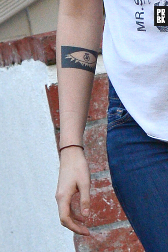 Kristen Stewart dévoile son tatouage à Los Angeles le 29 novembre 2013