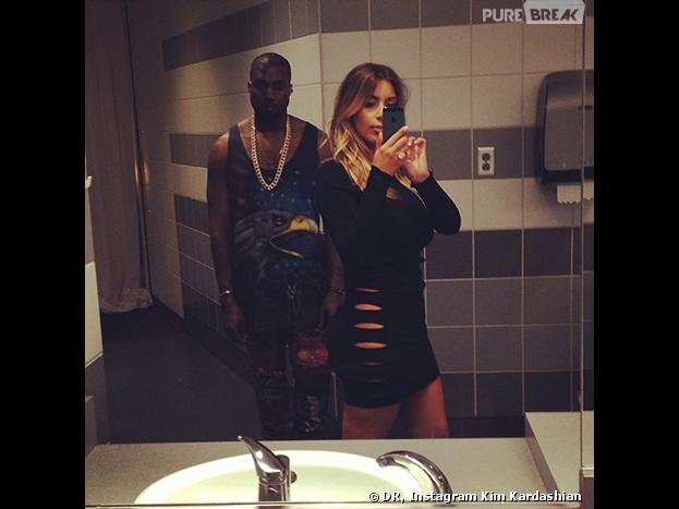 Kim Kardashian : selfie sexy en direct des toilettes