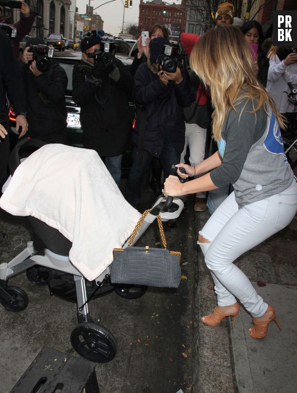 Kim Kardashian en balade avec North à New York