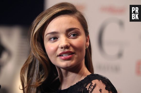 Miranda Kerr apparaît dans un bikini Chanel dans le magazine i-D