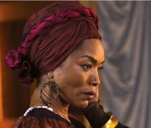 American Horror Story saison 3 : Marie Laveau va avoir des problèmes