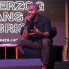 Kanye West : une fan n'a pas aimé sa cagoule Martin Margiela, il la vire de son concert