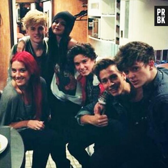 The Vamps : rencontre avec Selena Gomez après son concert à Londres, en septembre 2013
