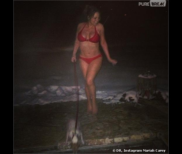 Mariah Carey : en bikini pour promener son chien