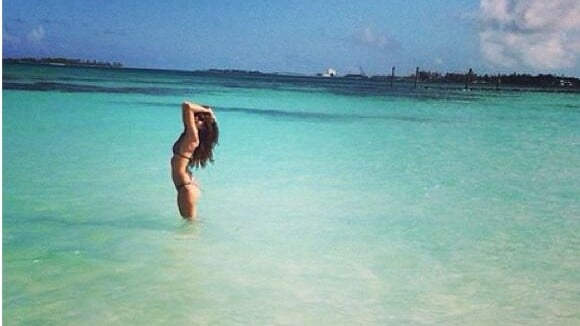 Tal en mode Shy'm : sexy en bikini aux Bahamas
