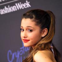 Ariana Grande : après Nathan Syles, en couple avec Adrian Grenier ?