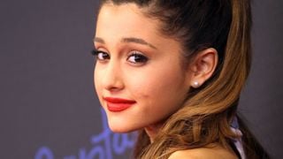 Ariana Grande : après Nathan Syles, en couple avec Adrian Grenier ?
