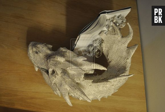 Un artiste ramène à la vie Smaug et Bilbo le Hobbit avec un incroyable montage en papier