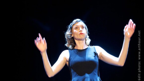 "Anne-Sophie Girard fait sa crâneuse", nous on adore ça !